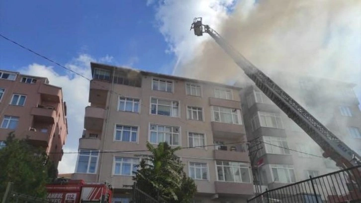 Ataşehir'de 4 katlı binada &ccedil;ıkan yangın s&ouml;nd&uuml;r&uuml;ld&uuml;