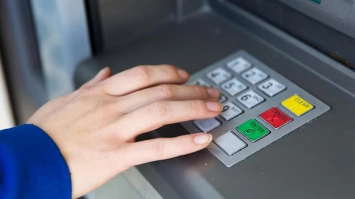 ATM'de böyle işaretlere dikkat! 'Elinizi sürmeyin, temas etmeyin'