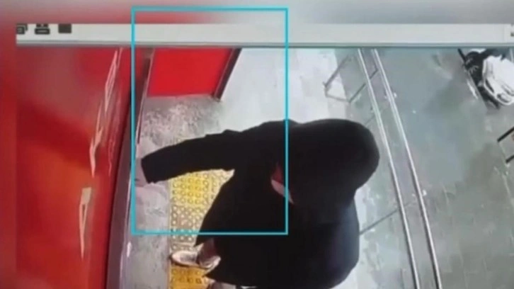 ATM önündeki tuzak! Önce dolandırıyor ardından kılık değiştiriyorlar