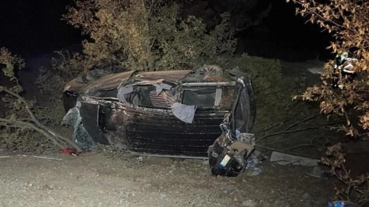 Av d&ouml;n&uuml;ş&uuml; feci kaza: 2 kişi &ouml;ld&uuml;, 3 kişi yaralandı