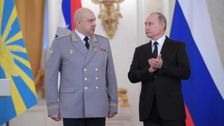 Aylardır g&ouml;r&uuml;nm&uuml;yordu: Rusya'nın General Armegedon'unu Putin affetmedi