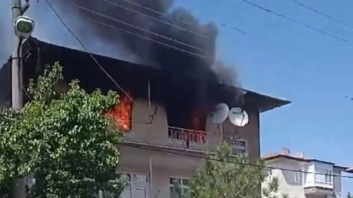 Babası har&ccedil;lık vermeyince evi yaktı