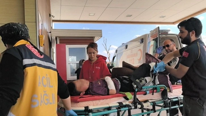 Bacağına korkuluk demiri saplandı! O halde hastaneye kaldırıldı