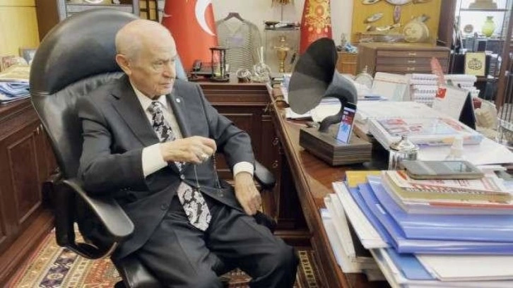 Bah&ccedil;eli, ismini koyduğu radyo kanalının ilk yayınını dinledi