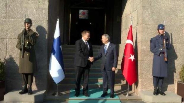 Bakan Akar, Finlandiyalı mevkidaşı ile g&ouml;r&uuml;şt&uuml;