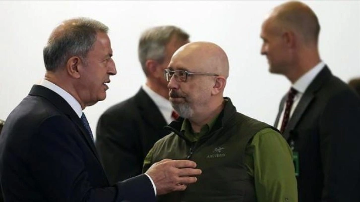 Bakan Akar Ukraynalı mevkidaşıyla g&ouml;r&uuml;şt&uuml;