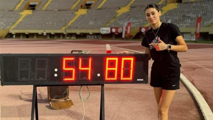 Bakan Bak'tan dünya rekortmeni sporcumuza tebrik