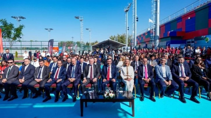 Bakan Bak: "Türk tenisi için önemli bir adım"
