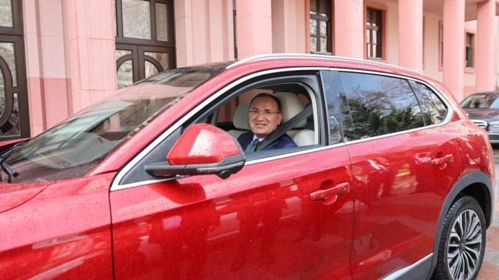 Bakan Bozdağ, Togg ile ilk s&uuml;r&uuml;ş&uuml;n&uuml; ger&ccedil;ekleştirdi