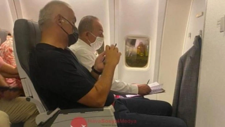 Bakan &Ccedil;avuşoğlu ve Bakan Ersoy'un u&ccedil;aktaki g&ouml;r&uuml;nt&uuml;s&uuml;ne beğeni yağdı