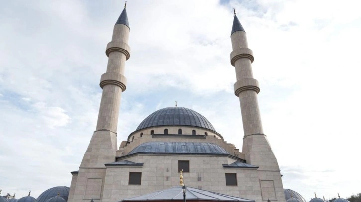 Bakan Ersoy: Bulgaristan'da külliyesi olan tek cami