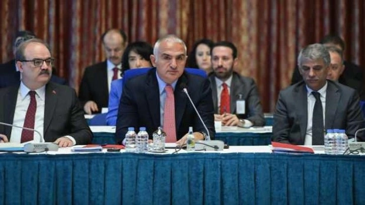 Bakan Ersoy'dan iddialara cevap: &Ccedil;ok &ouml;nemli 4 K&uuml;rt sanat&ccedil;ıyı davet ettik kabul edemediler