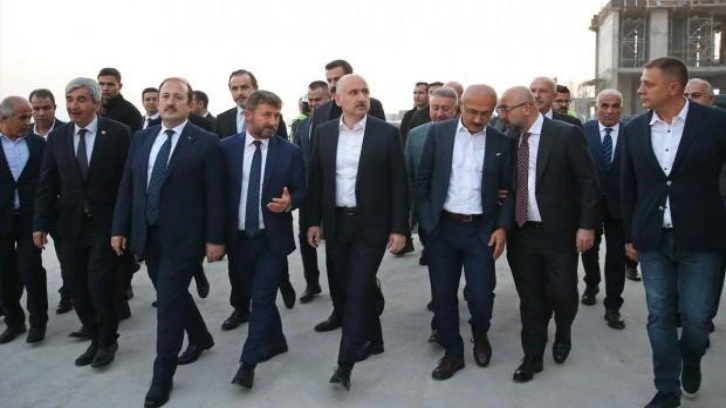 Bakan Karaismailoğlu, yapımı s&uuml;ren &Ccedil;ukurova Havalimanı'nda: Yoğun &ccedil;aba sarf ediyoruz