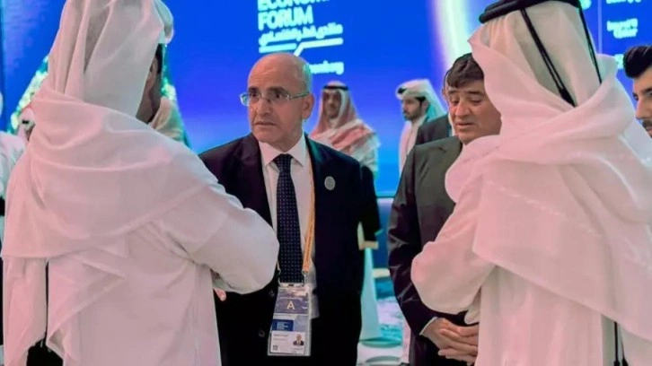 Bakan Şimşek, Doha'da Türkiye'deki yatırım fırsatlarını anlattı