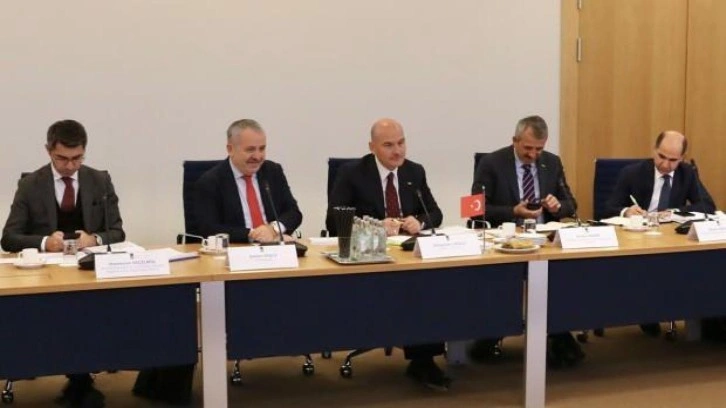 Bakan Soylu, Hollanda G&ouml;&ccedil; Bakanı Eric van der Burg ile bir araya geldi