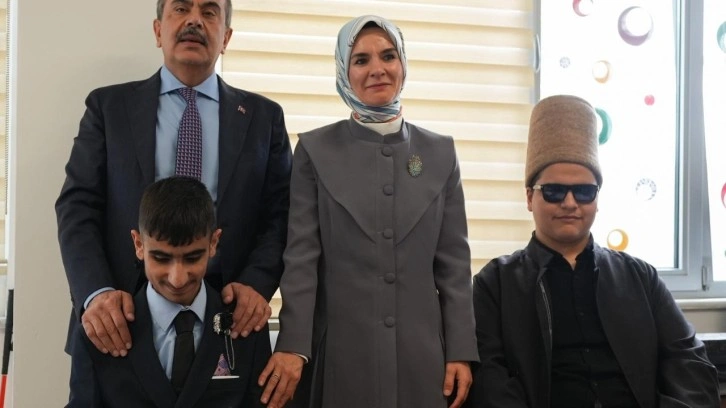 Bakan Tekin ve Bakan Göktaş'ın Kani Karaca Görme Engelliler İmam Hatip Lisesi'ne ziyareti