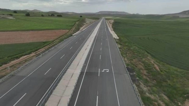 Bakan Uraloğlu açıkladı: Türkiye'nin ilk melodili yolu