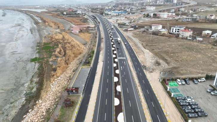 Bakan Uraloğlu duyurdu: Van Çevre Yolu'nun 28 kilometrelik kesimi açıldı!