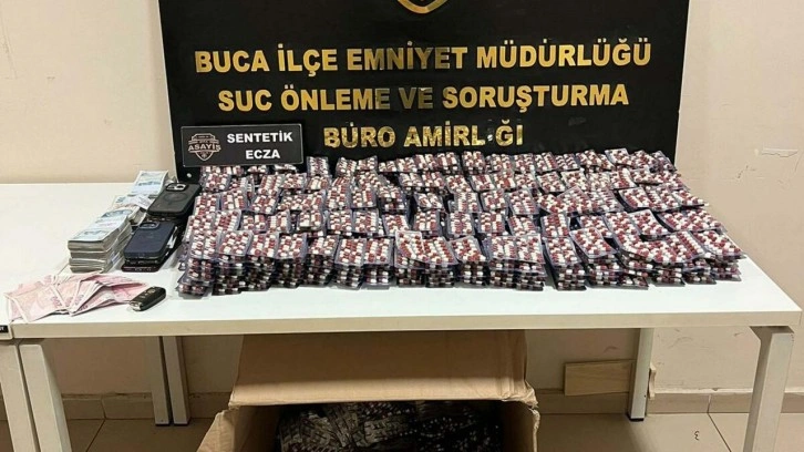 Balıkesir'den İzmir'e uyuşturucu getirdiği belirlenen 10 şüpheliye gözaltı