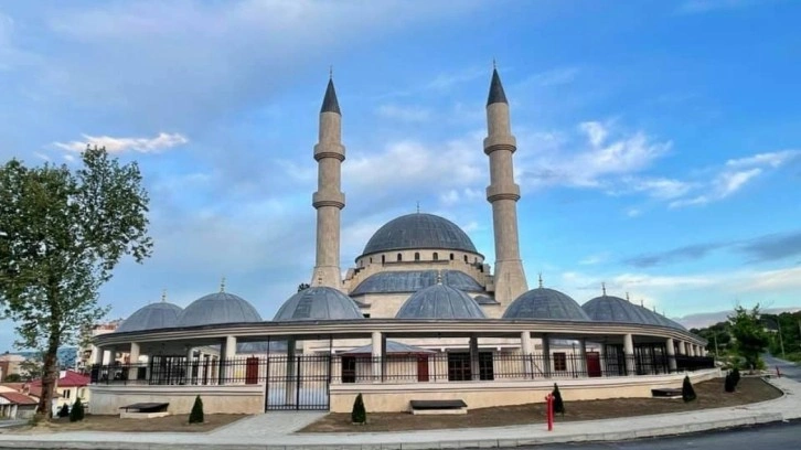 Balkanların en büyük camilerinden biri olan Kırcaali Camii açıldı