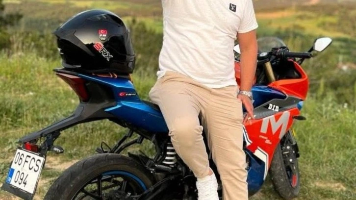 Bariyerlere çarpan motosiklet sürücüsü öldü