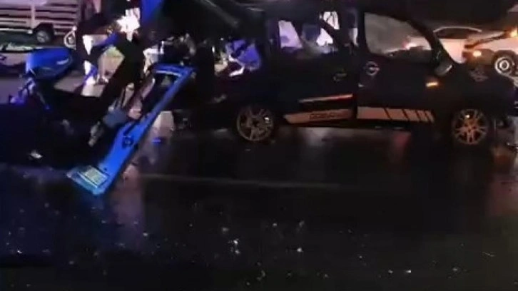 Başakşehir'de zincirleme trafik kazası: Beton mikserinin çarptığı araçtaki çift öldü