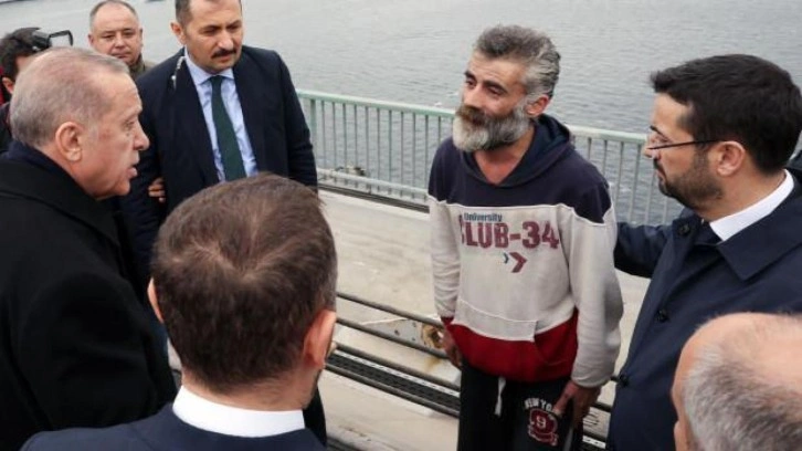 Başkan Erdoğan g&ouml;r&uuml;nce konvoyunu durdurdu! Vatandaşı ikna etti