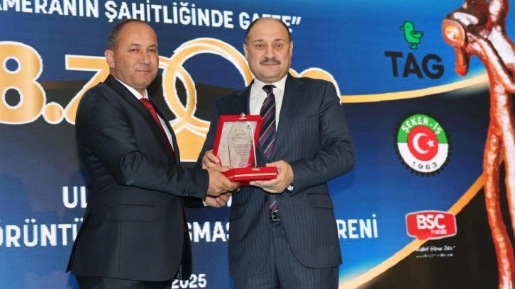 Başkan Gülpınar’a “Yılın En Şeffaf Belediye Başkanı” ödülü