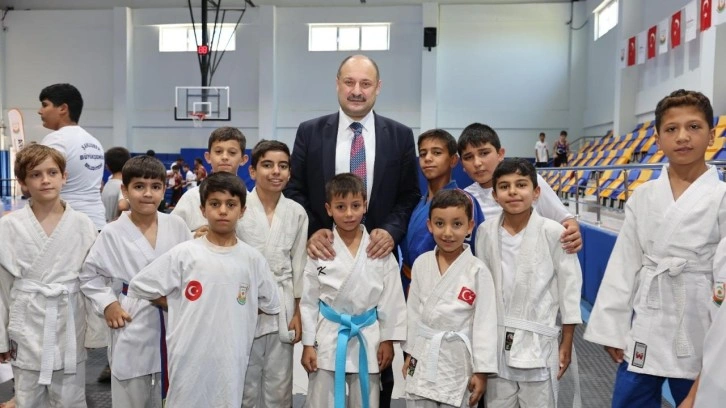 Başkan Mehmet Kasım Gülpınar'dan çocuklara teknoloji uyarısı