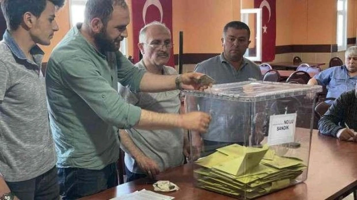 Belediye başkanlığı se&ccedil;imi heyecanı! Sandıklar a&ccedil;ıldı