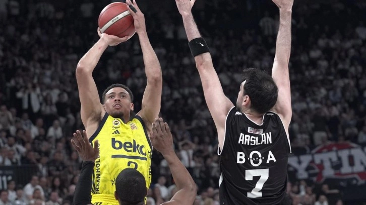Beşiktaş potada Fenerbahçe'yi farklı geçti!