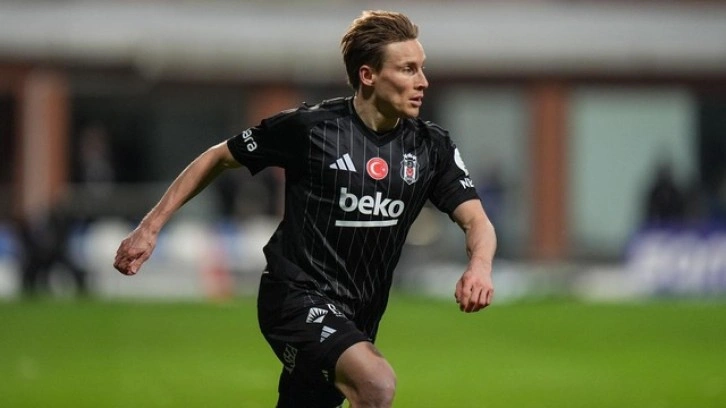 Beşiktaş'ta ilk ayrılık yolda: S&ouml;zleşme feshi i&ccedil;in g&ouml;r&uuml;şmeler başladı