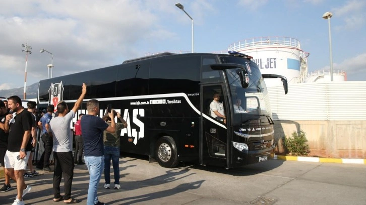 Beşiktaş taraftarından Sergen Yalçın'a sürpriz: Görünce yüzü güldü