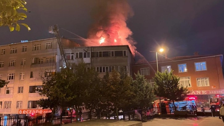 Beyoğlu'nda korkutan yangın!