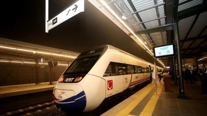 Bilecik'teki yangın nedeniyle Ankara ve İstanbul YHT seferlerinde gecikme yaşanıyor