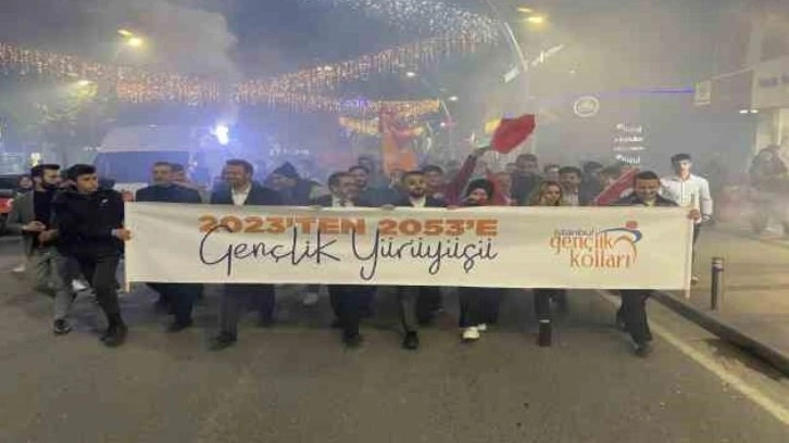 Binlerce vatandaş, AK Parti milletvekili adaylarıyla beraber 2053&rsquo;e y&uuml;r&uuml;d&uuml;