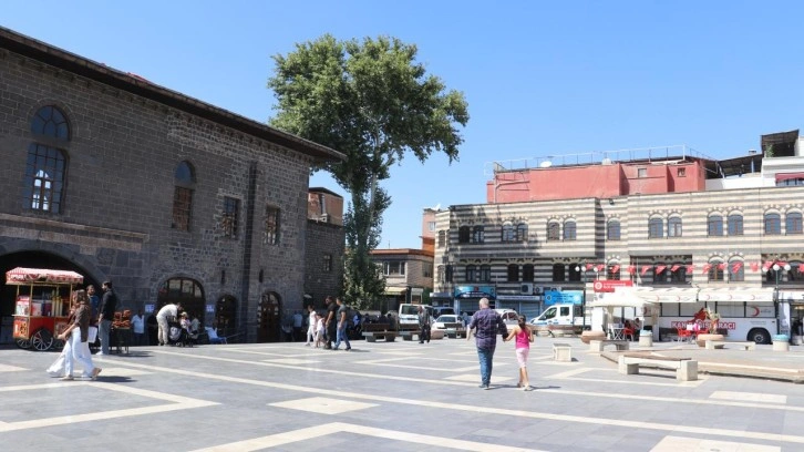 Bir ilde termometreler 48 dereceyi gösterdi, yollar boş kaldı!