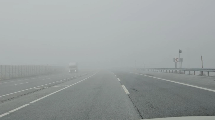 Bitlis'te yoğun sis etkili oldu: Görüş mesafesi sıfıra düştü