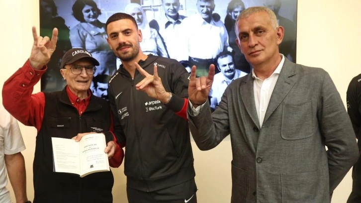 Bizim Çocuklar'dan Aziz Sancar'a ziyaret! ABD'de bozkurt pozu