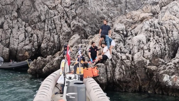 Bodrum’da bot kayalıklara çarptı: 4 yaralı