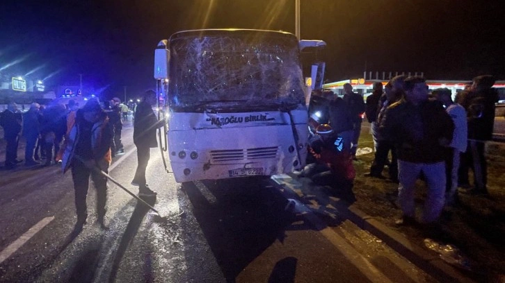 Bolu'da 3 işçi servisi birbirine girdi: 11 yaralı