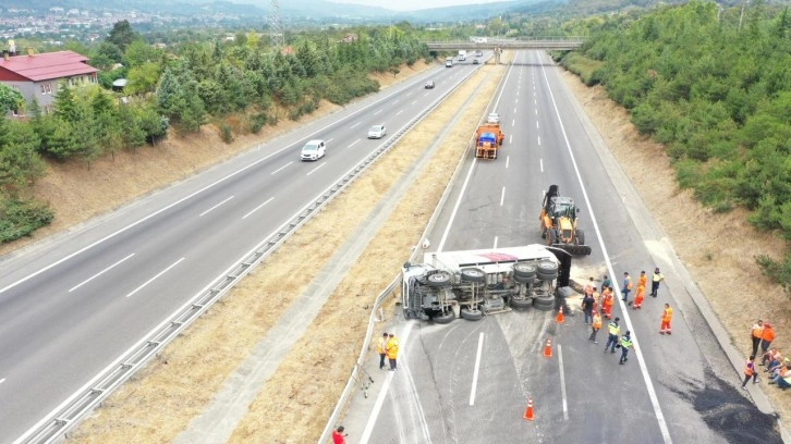 Bolu Dağı'nda İstanbul yönünü ulaşıma kapatan kaza!
