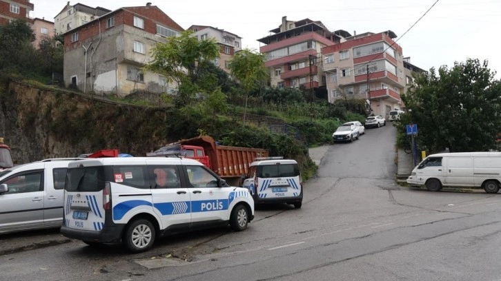 Borç nedeniyle tartıştığı 3 akrabasını silahla ağır yaraladı