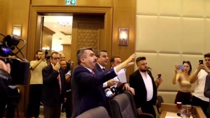Bursa Büyükşehir Meclisi'nde zam teklifi gizlice oylandı