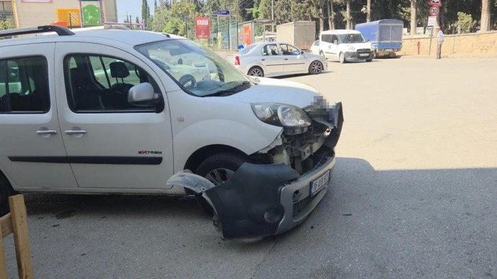 Bursa'da feci kaza: Fenalaşan sürücü 4 araca çarparak durabildi