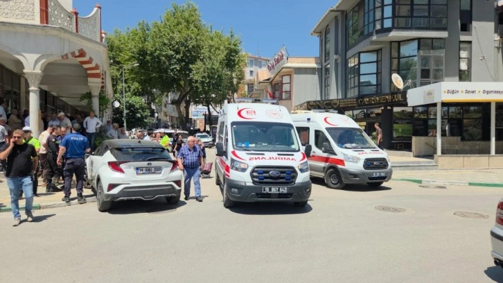 Bursa'da feci kaza: Fren yerine gaza bastı, kaldırımdaki yayalara daldı