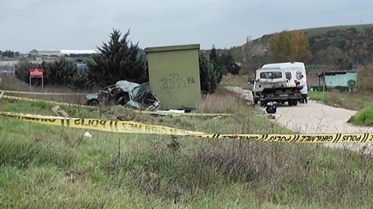 B&uuml;y&uuml;k&ccedil;ekmece'de gece yaşanan kaza g&uuml;nd&uuml;z fark edildi: 2 &ouml;l&uuml;