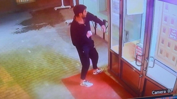 Cami kapısını yumruklayan şahıs hakkında karar verildi