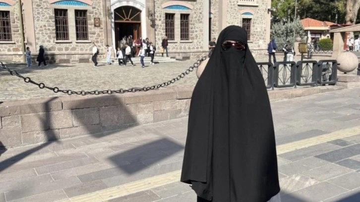 Çarşaf giyen erkek, sokaklarda dolaşmıştı: Gözaltına alındı!