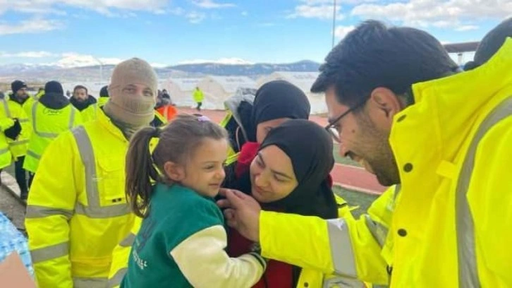 Cemre Hareketi 5 bin g&ouml;n&uuml;ll&uuml;s&uuml; ile deprem b&ouml;lgesinde